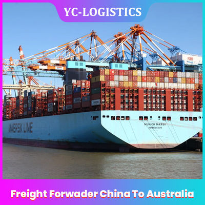オーストラリアに海の貨物運送業者中国を左舷に取る港